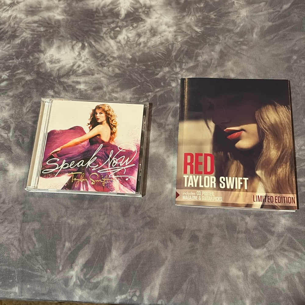 Taylor Swift  Red and Speak Now CD’s